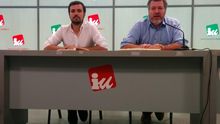 Alberto Garzón y Juan López de Uralde, tras la reunión mantenida hoy. / A.R.