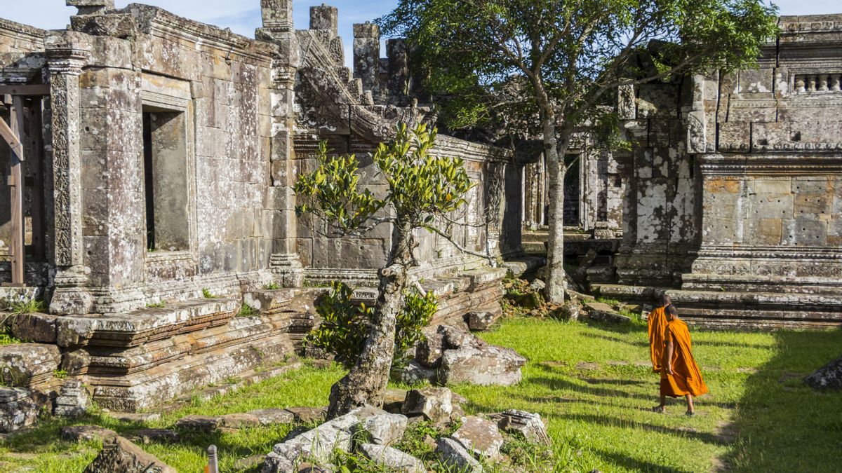 Monjes budistas en Gopura II, en el templo de Preah Vihear.