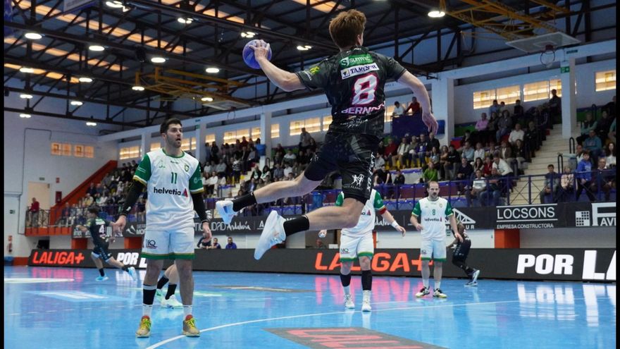 El Ángel Ximénez se aferra a la vida con un triunfo de coraje ante Anaitasuna