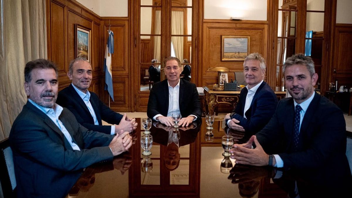 Cristian Ritondo y Fernando de Andreis fueron los enviados por Macri. Diego Santilli, Martín Menem y el subsecretario de Gestión Institucional, Eduardo "Lule" Menem, por el lado libertario.