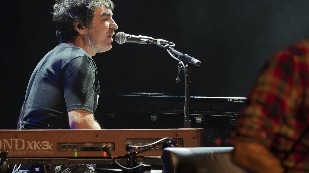 Luis Prado cantándo 'Estoy gordo'