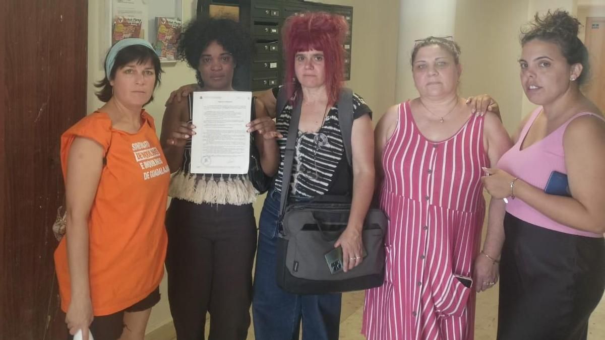 Dos madres con hijos menores vuelven a denunciar por "coacciones” a la empresa que intenta desahuciarlas en Azuqueca