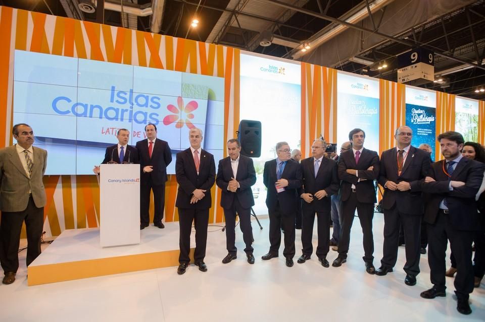 Inauguración del stand de Canarias en Fitur, con Paulino Rivero.