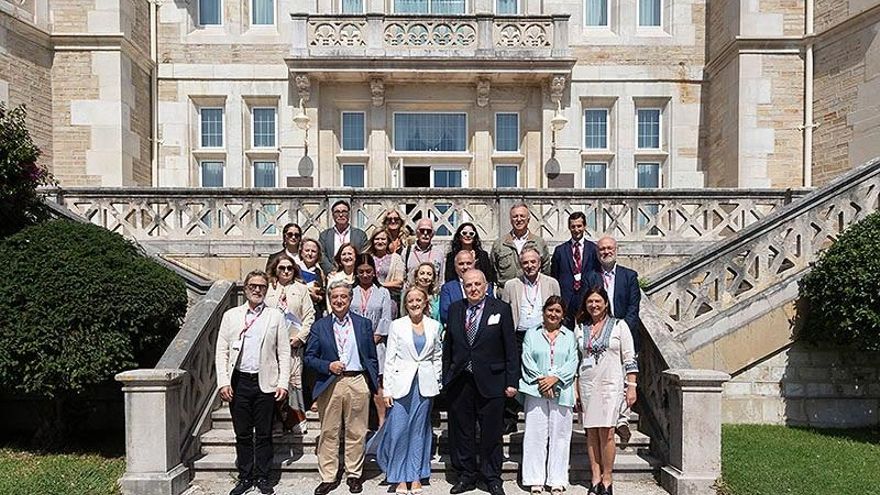La consejera de Presidencia, Isabel Urrutia, clausura el curso sobre el 30º aniversario del Comité de las Regiones.