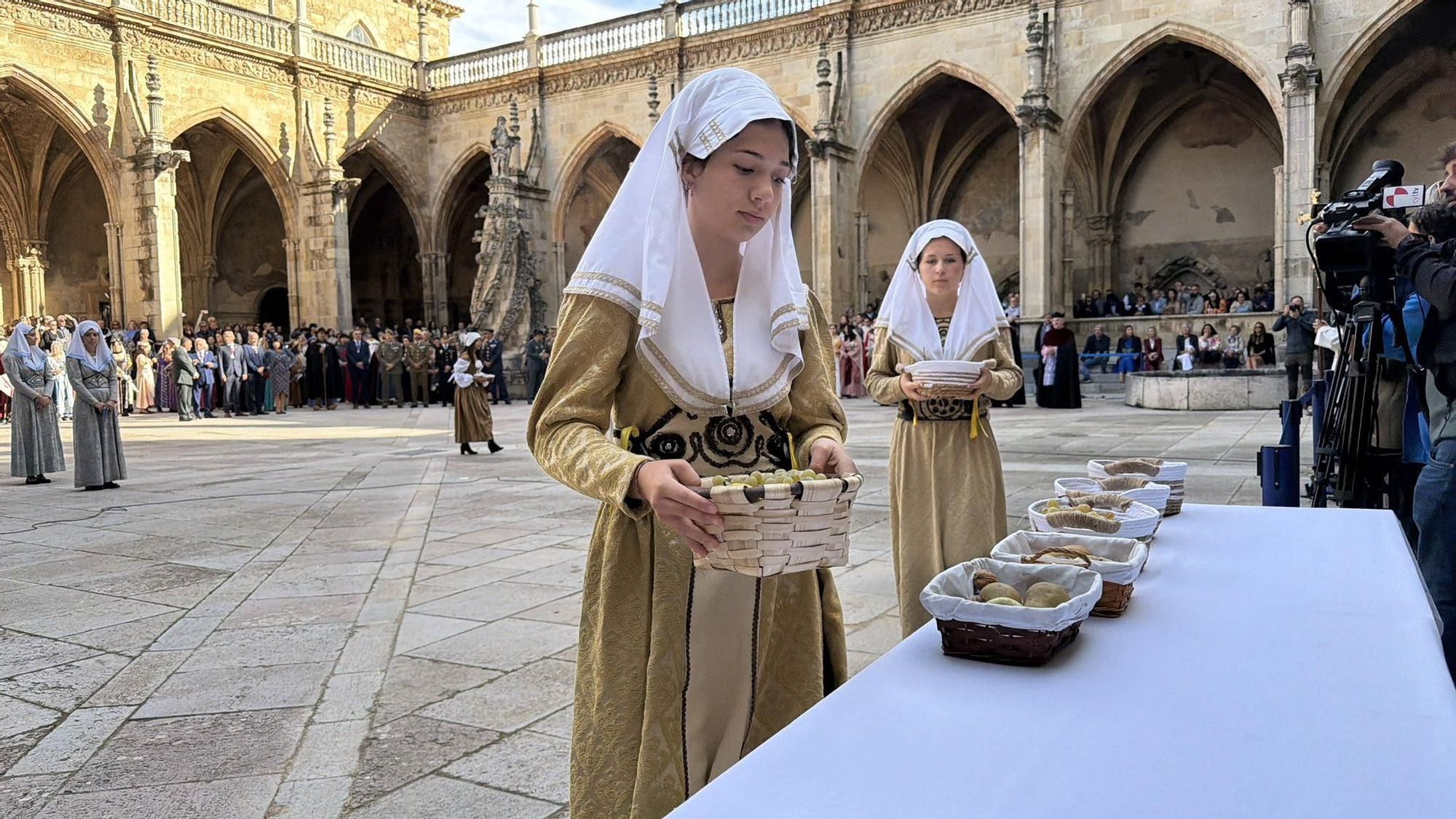 La ofrenda de Las Cantaderas para celebrar el fin del tributo de las Cien Doncellas.