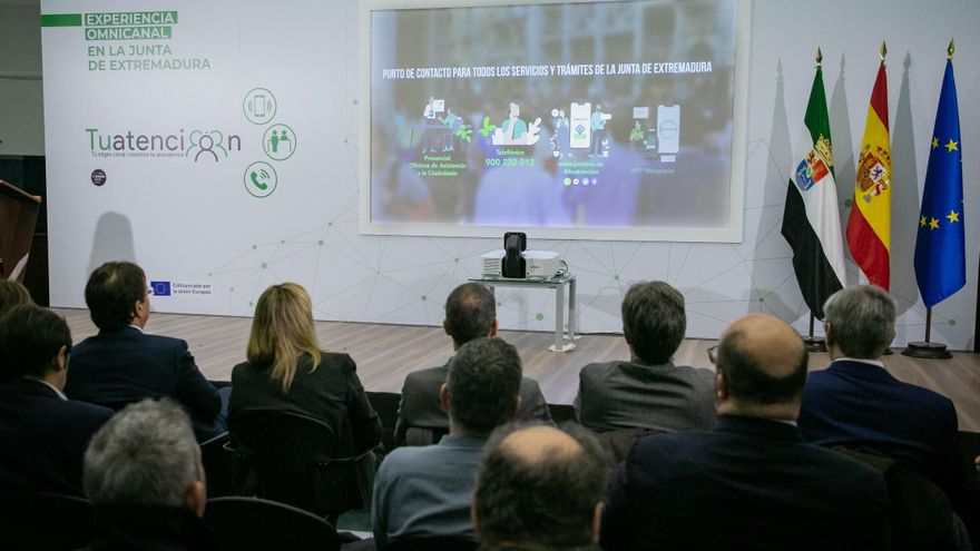 Los extremeños podrán realizar más de 200 trámites con la Junta por medios electrónicos