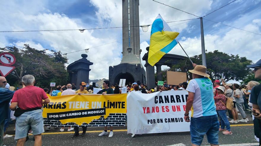 Convocado un encuentro para promover una moratoria turística y poner límites a la compra de viviendas en Canarias