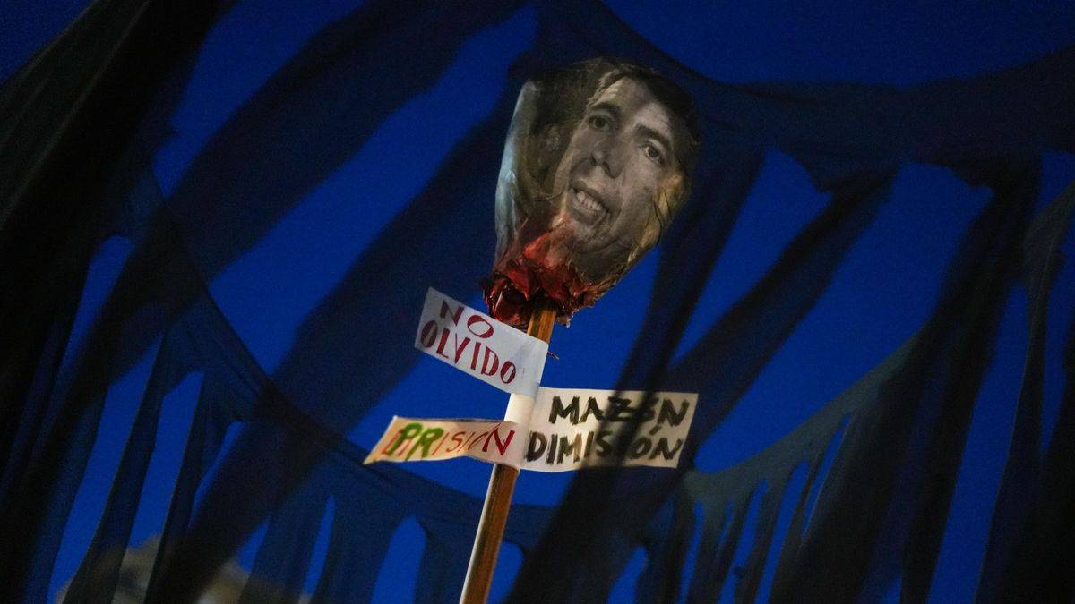 Detalle de un cartel-collage de Carlos Mazón