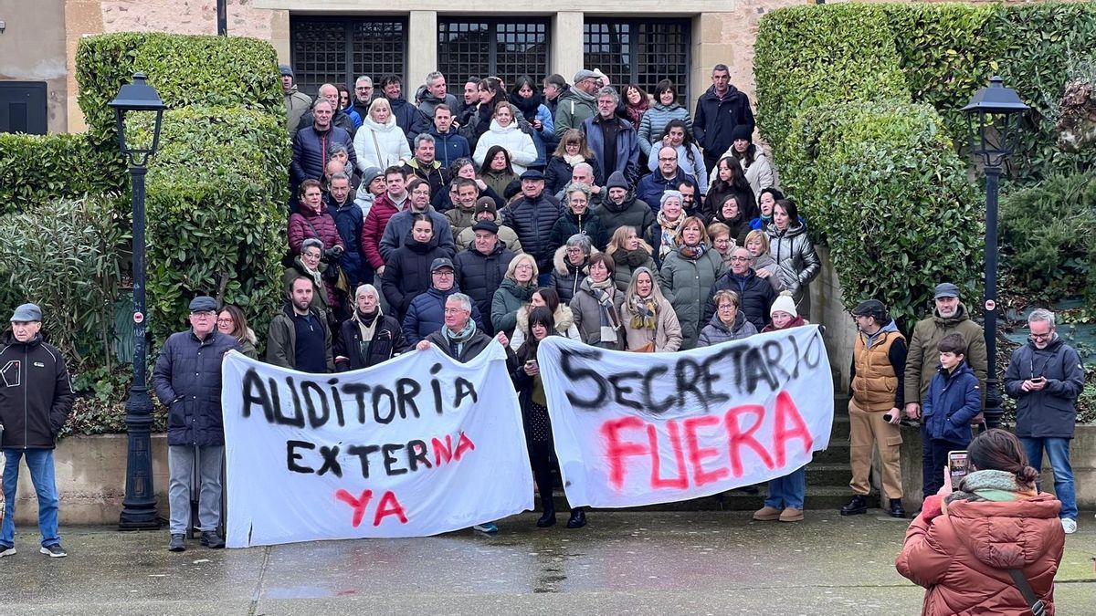 Más de 100 personas han participado en la concentración