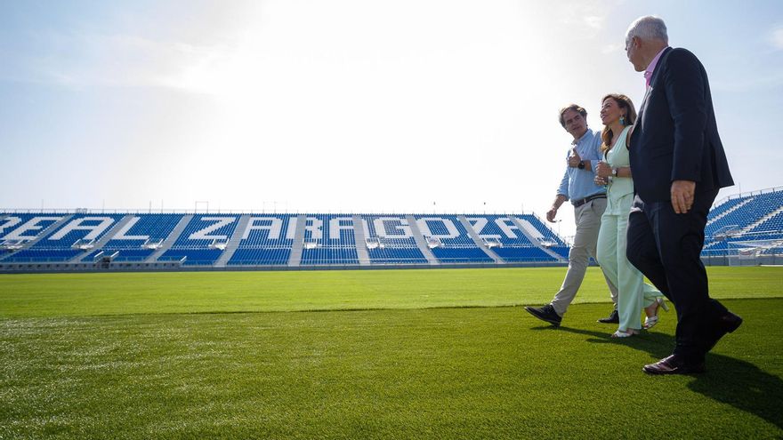 El campo de fútbol de élite en el que se prohíbe saltar: claroscuros con el estadio que sustituye dos años a La Romareda