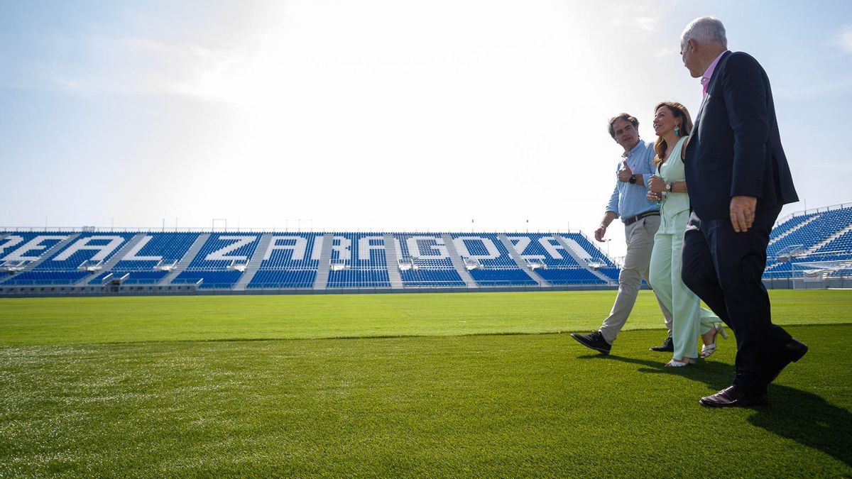 El campo de fútbol de élite en el que se prohíbe saltar: claroscuros con el estadio que sustituye dos años a La Romareda