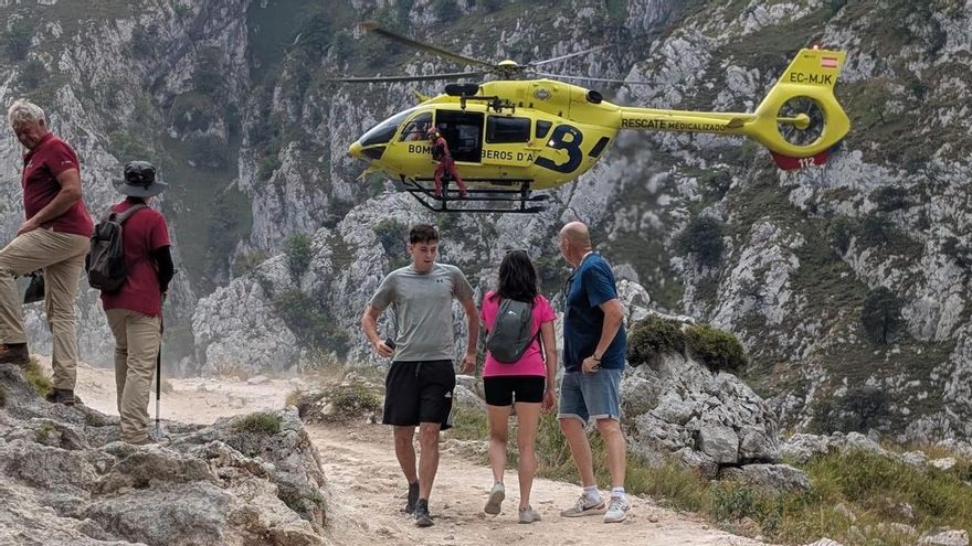 Dos mujeres sufren heridas graves al ser alcanzadas por un desprendimiento de piedras en la Ruta del Cares