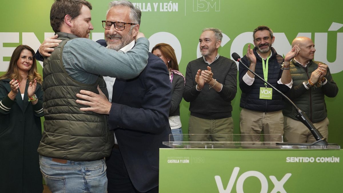 El candidato de VOX a la presidencia de la Junta de Castilla y León, Carlos Pollán, comparece ante los medios tras conocer los resultados de las elecciones castellanoleonesas, hoy domingo en Valladolid. Vox ha conseguido 14 escaños.