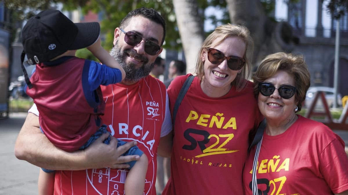 La familia Ros Fernandez, seguidora del UCAM Murcia, una de las que ha viajado a Las Palmas de Gran Canaria