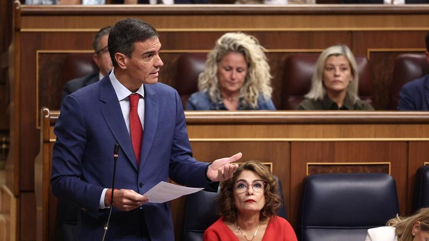 El presidente del Gobierno, Pedro Sánchez, interviene durante una sesión de Control al Gobierno, en el Congreso de los Diputados, a 7 de octubre de 2025, en Madrid (España).