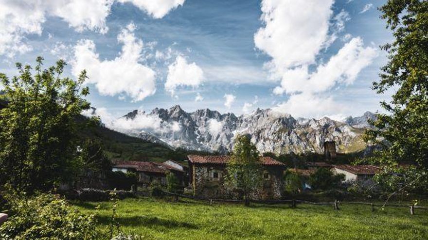 Este pequeño pueblo de Cantabria es uno de los más bonitos y con mayor valor histórico de la comarca de Liébana