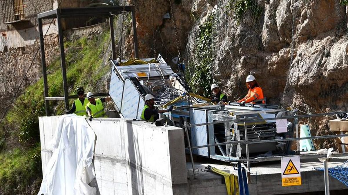 Instalación de los remontes mecánicos en Cuenca