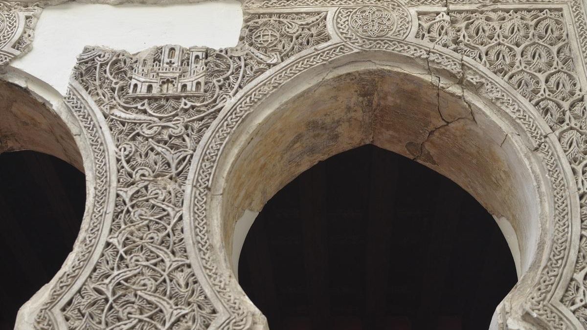 Detalle de los arcos andalusíes en la Casa del Temple