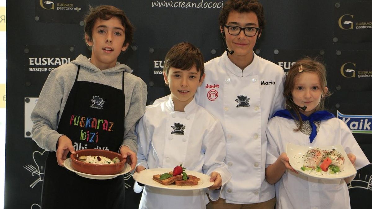 Los cinco ganadores de "Creando Cocina Kidz" reciben un pequeño "pack" con productos sanos y nutritivos de Euskadi