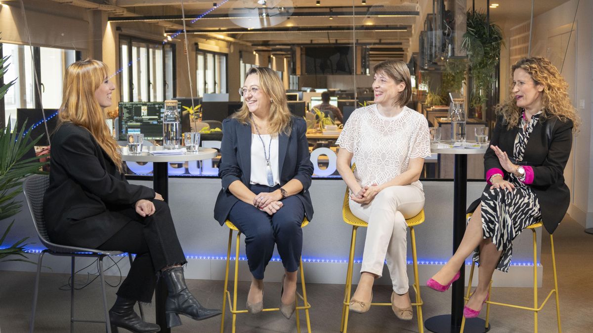 De izquierda a derecha, María López Villodres, Cristina Martínez, Isabell Büschel y May López