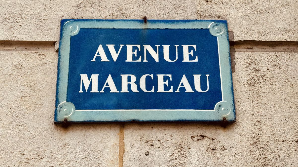 Cartel de la avenida de Marceau de París