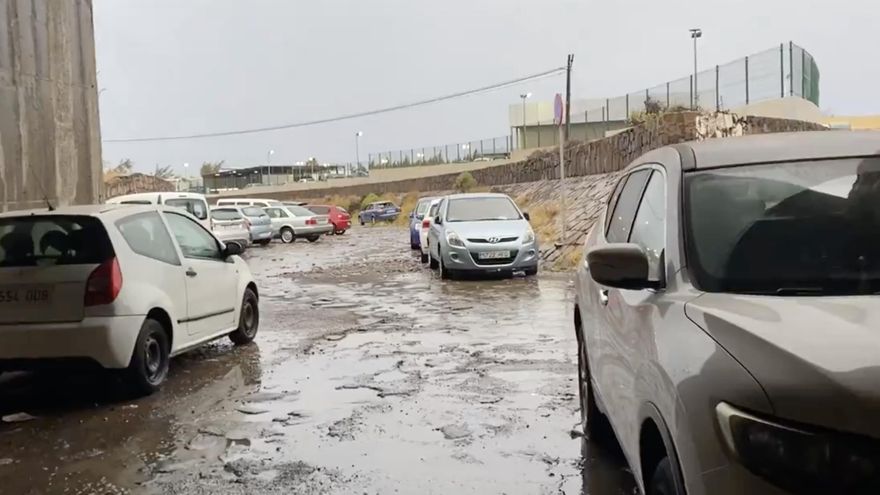 Desprendimientos, achiques y rebosamiento de alcantarillas, entre las incidencias por la DANA en Canarias