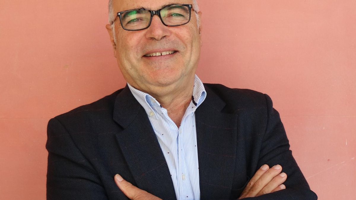 El doctor Manuel Cebrián de la Serna, responsable de las citas online.