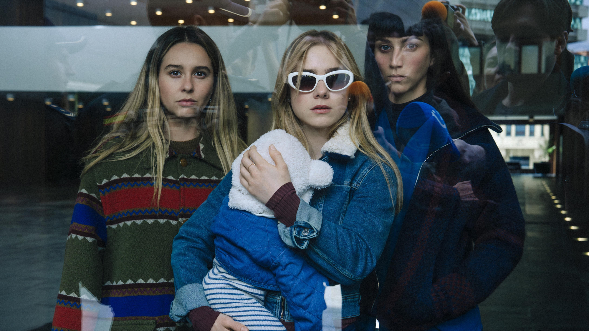 Netflix lanza las primeras imágenes y pone fecha de estreno a 'Esa noche', su serie con Clara Galle, Claudia Salas y Paula Usero