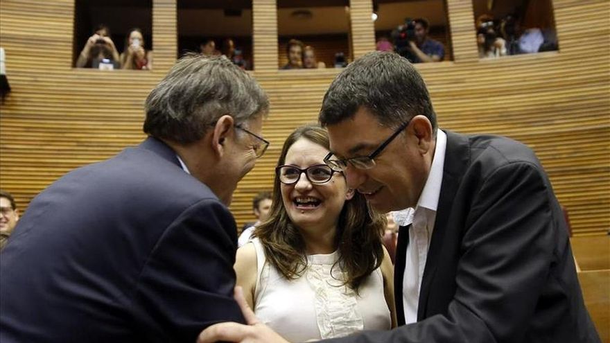 Enric Morera, junto a Mónica Oltra, felicita a Ximo Puig
