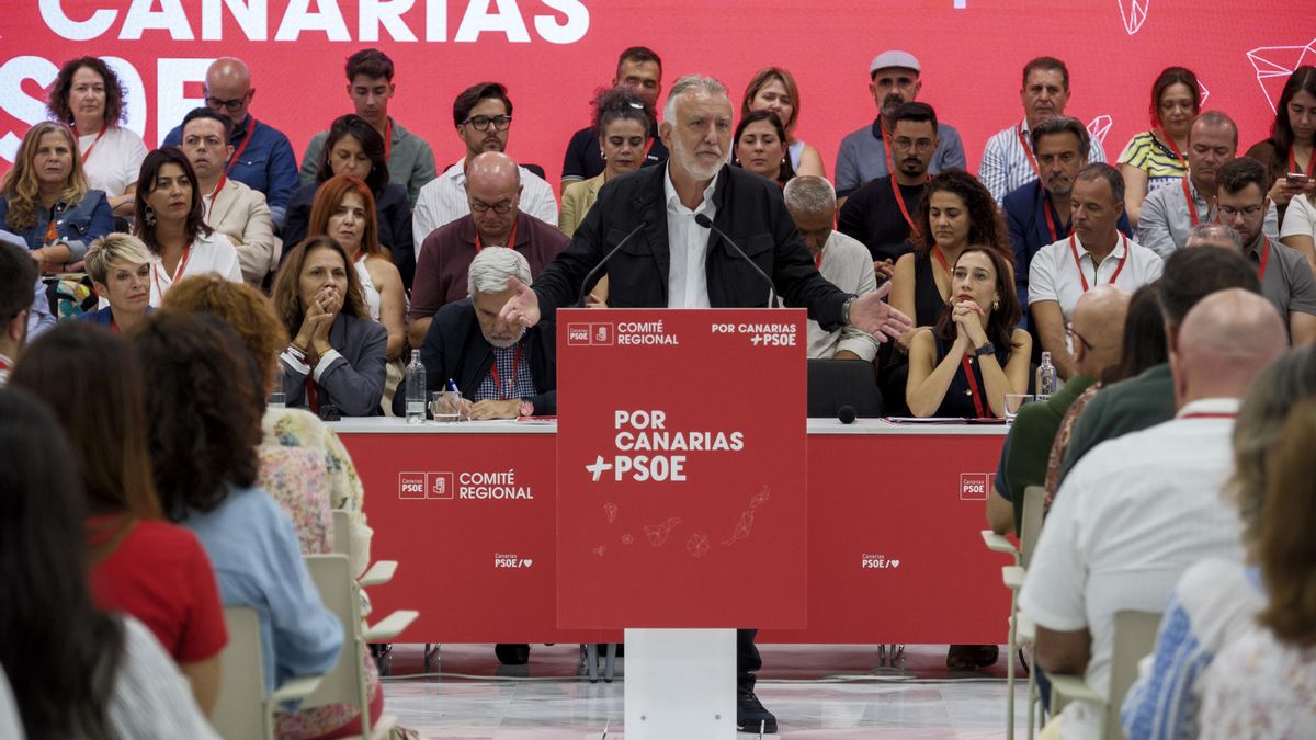 El ministro de de Política Territorial y Memoria Democrática y secretario regional del PSOE de Canarias, Ángel Victor Torres, este sábado en la reunión del Comité Regional celebrado en Gran Canaria