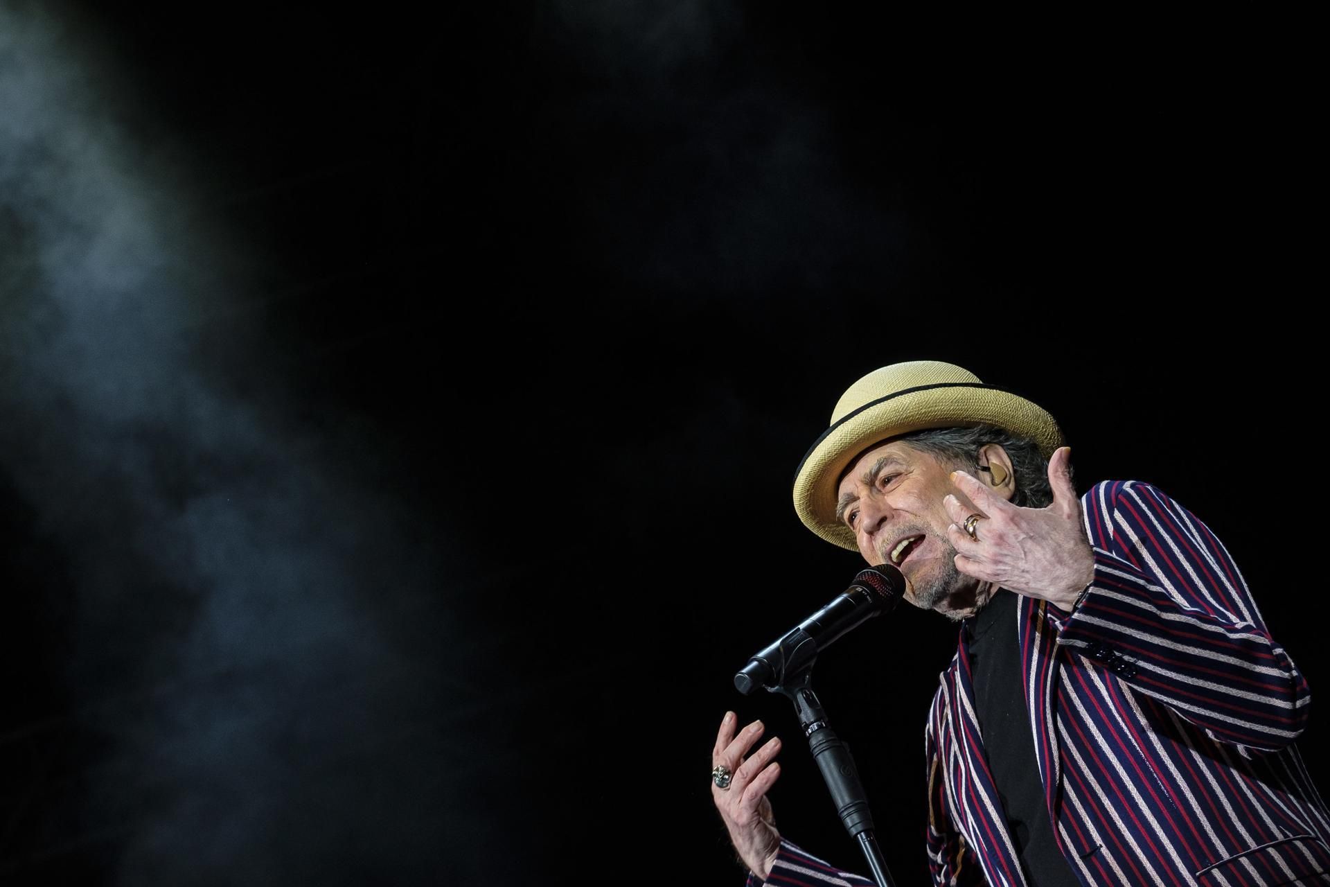 Joaquín Sabina, durante un concierto este jueves en Las Palmas de Gran Canaria