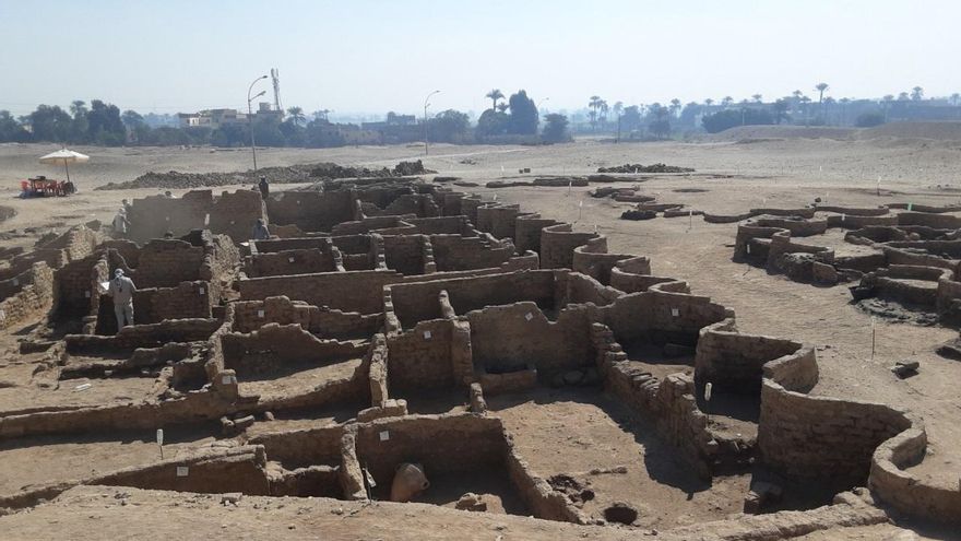Encuentran en Egipto una gran ciudad perdida bajo la arena de 3.000 años