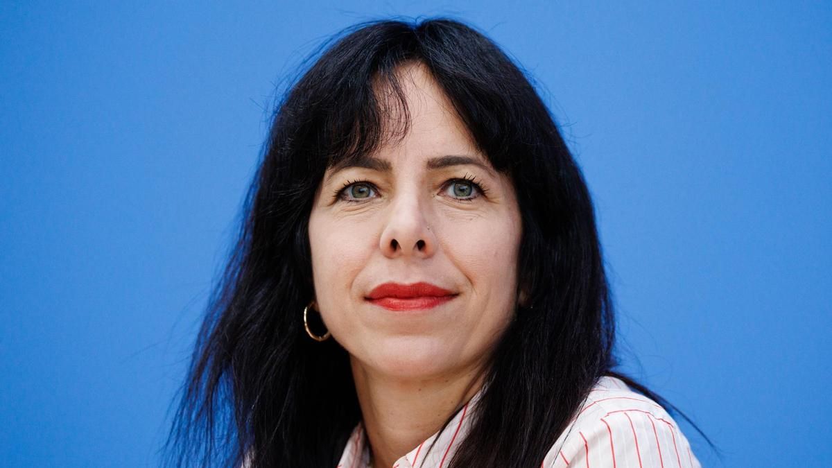 Elif Eralp durante una rueda de prensa de La Izquierda en Berlín, el 21 de septiembre de 2026.