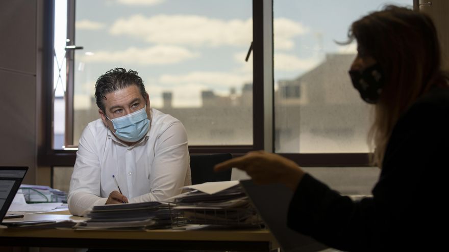 Luis Mariano Santos durante la entrevista con elDiario.es