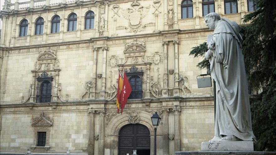 El Defensor del Pueblo y la Universidad de Alcalá premian a las Adoratrices