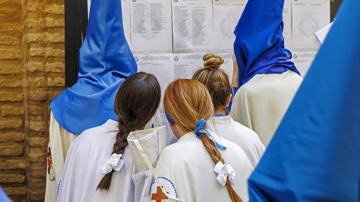 Maruja Vilches, nazarena pionera en 1985 en Sevilla: "Llegamos con los antifaces puestos para que nadie nos reconociera"