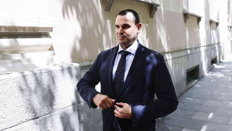 La pareja de Ayuso pide a Sánchez y Bolaños que se retracten tras llamarle “delincuente” o les reclamará 150.000 euros