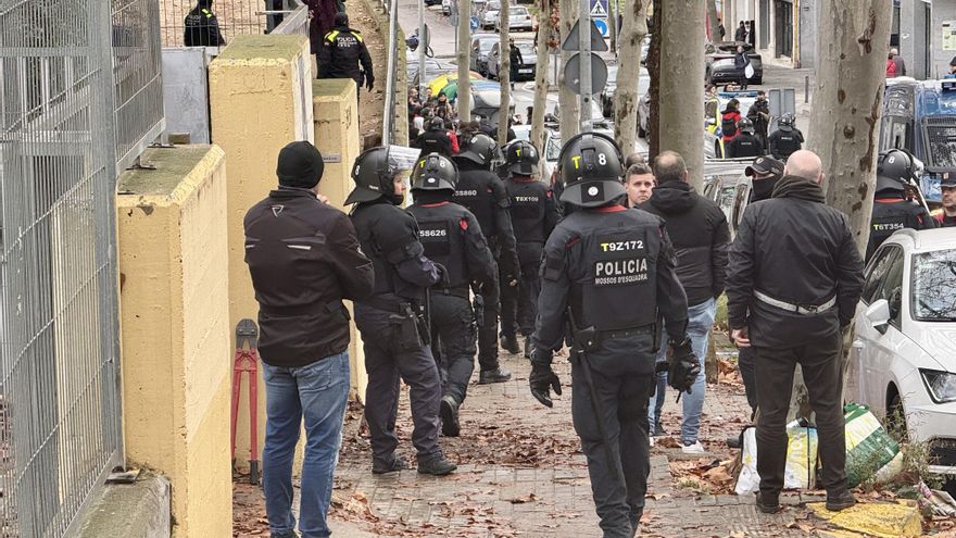 El Govern y las ONG de Badalona alcanzan un acuerdo al margen de Albiol para acoger a los migrantes desalojados