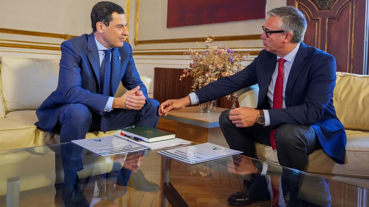 Juan Manuel Moreno recibe en su despacho al candidato de Vox, Manuel Gavira.