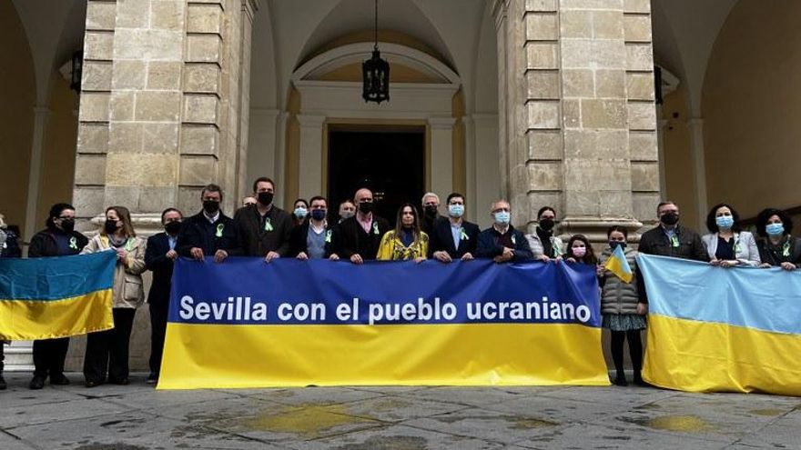 Sevilla declara hijo adoptivo al pueblo de Ucrania y proclama hijas predilectas a María Galiana y Manuela Carrasco