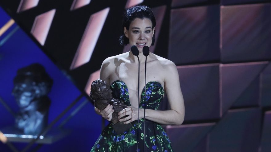 Laia Acosta recoge el Goya a Mejor actriz protagonista por 'Cinco lobitos'