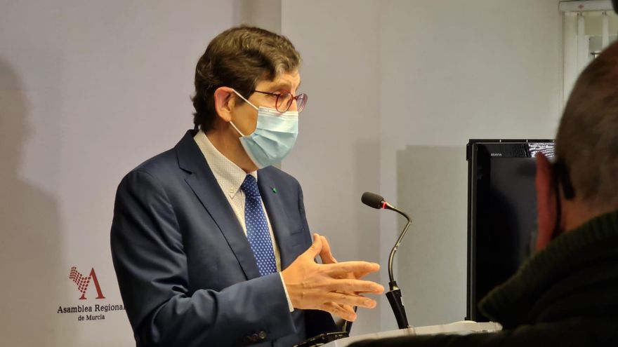 El consejero murciano de Salud, Manuel Villegas, en la Asamblea Regional