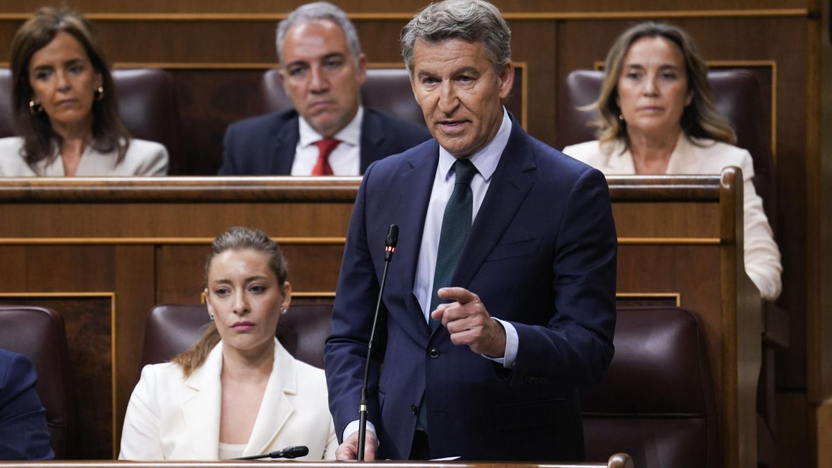 Feijóo asegura que los delitos que se imputan a Zapatero "no se podrían cometer sin la complicidad" del Gobierno