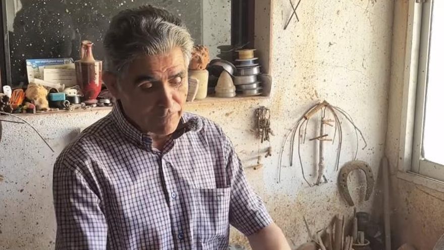El vídeo del último alfarero de Los Pedroches que viralizó María José Llergo acaba en un evento que busca relevo en este oficio