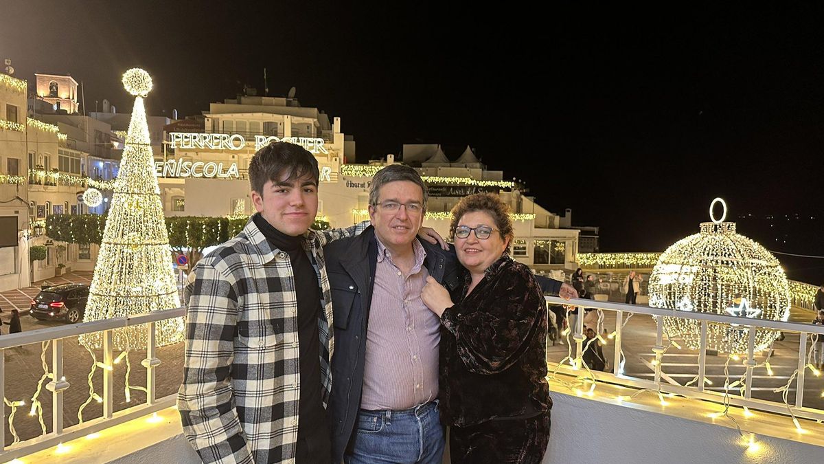 Ricardo Chamorro junto a su hijo y su mujer en una foto difundida por sus familiares en redes sociales