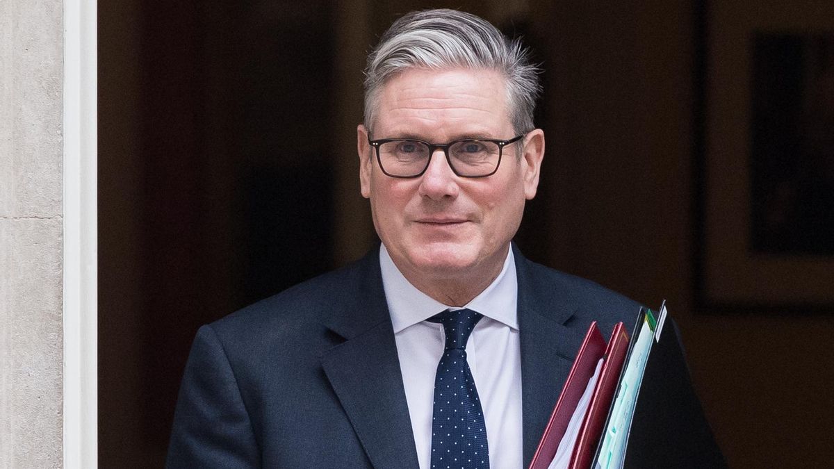 El primer ministro británico, Keir Starmer, saliendo de Downing Street rumbo al Parlamento, el 4 de marzo, en Londres.