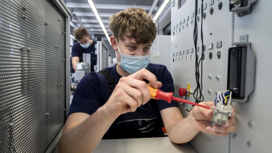 Viaje a un futuro deseado pero lejano: la FP en un país en el que un 3% de paro juvenil es "preocupante"