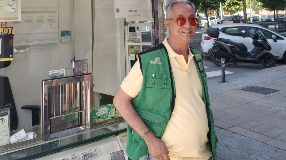 Javier Morales, vendedor de la ONCE