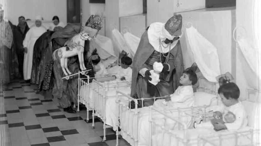 Regalar ilusión a quien más lo necesita, el origen social de la Cabalgata de Sevilla que continúa en el corazón del Ateneo