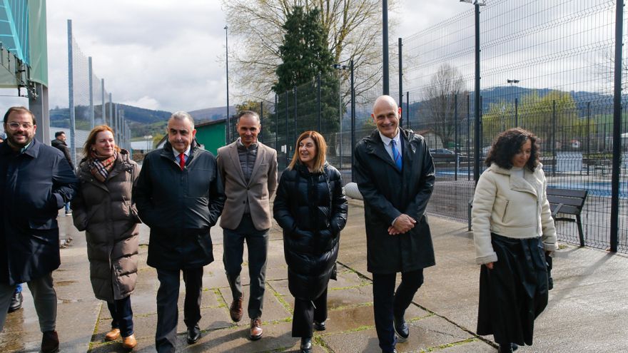 Archivo - Buruaga anuncia la licitación de las obras para cubrir las pistas de tenis de Los Corrales por más de un millón